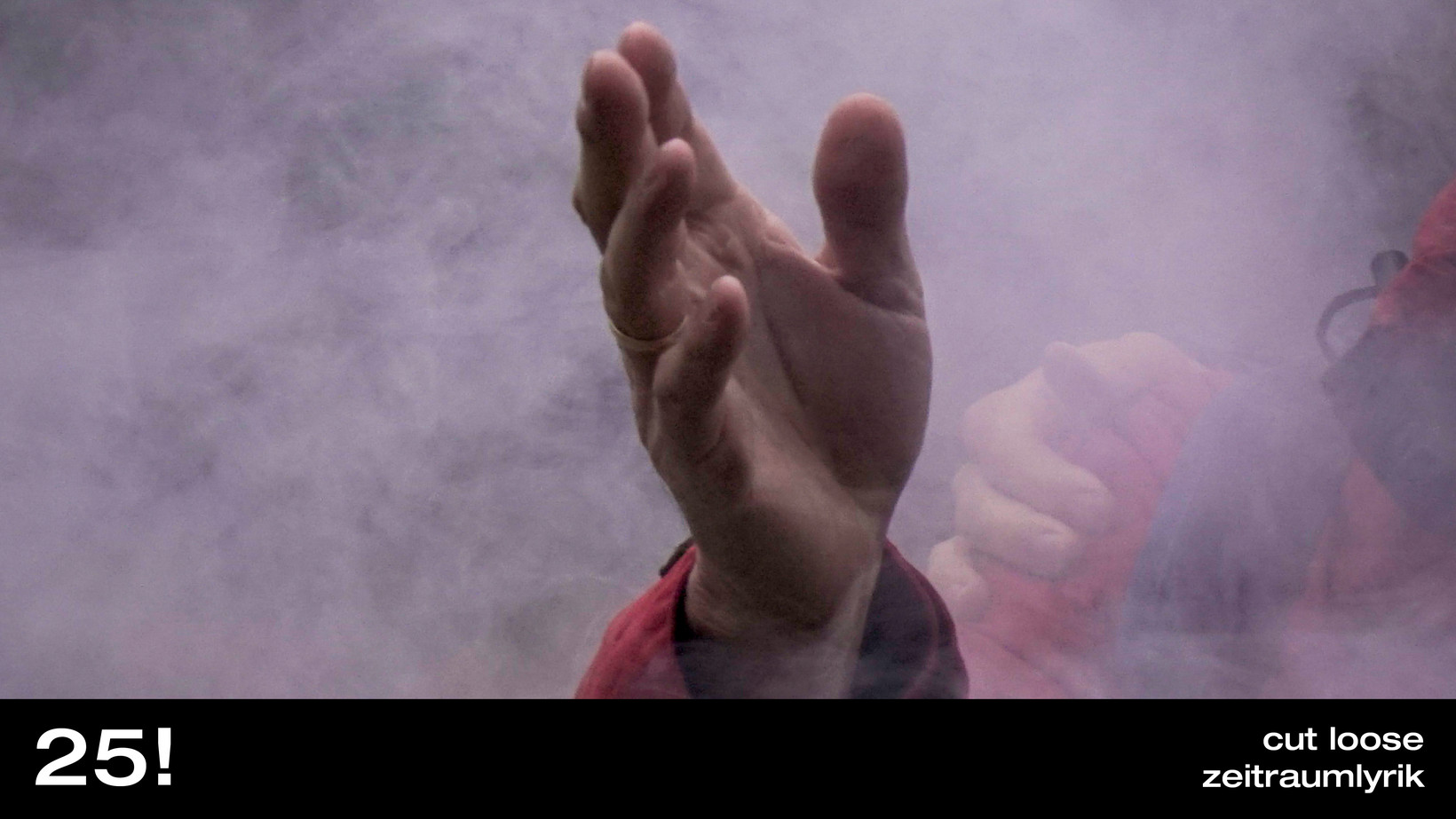 Hand aus dem Nebel